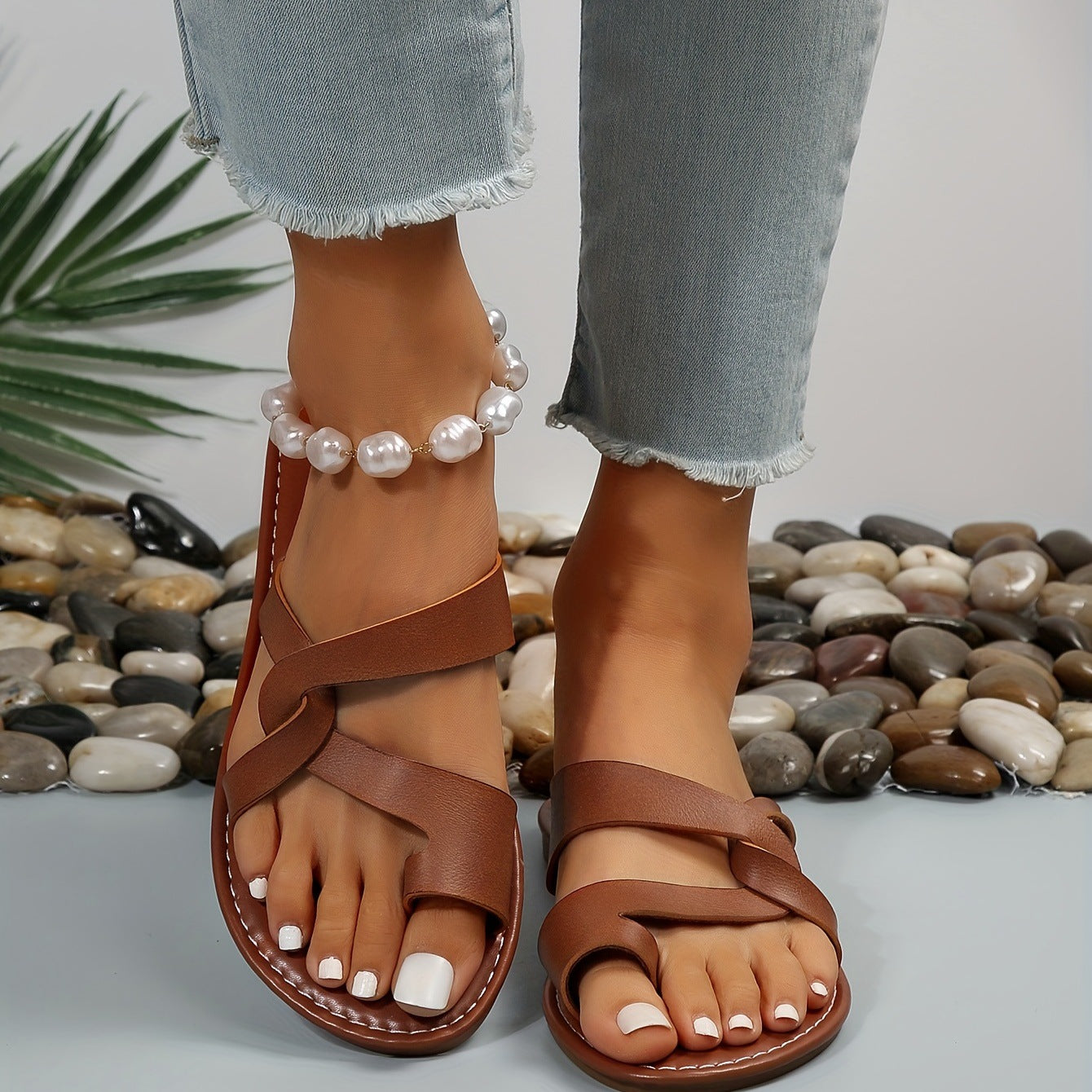 Retro Flat Bottom Toe Ring Slippers Women Wear with Cross Beach Slippers