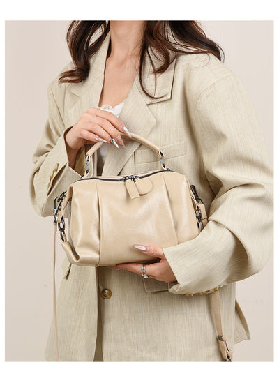Messenger Bag Korean Simple Soft Leather Pillow Bag Large Capacity Oil Wax Leather Ladies Hand Bag Daily Office Bag