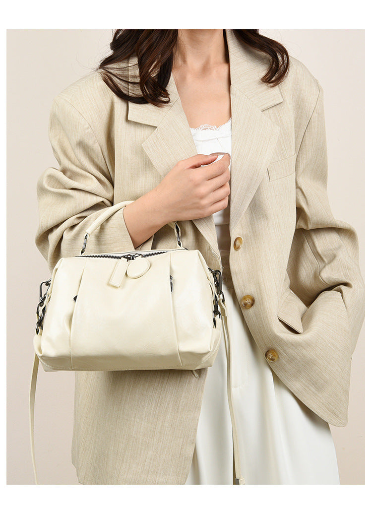 Messenger Bag Korean Simple Soft Leather Pillow Bag Large Capacity Oil Wax Leather Ladies Hand Bag Daily Office Bag