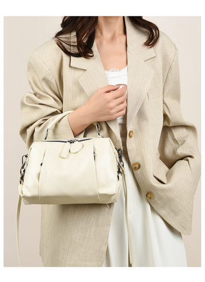 Messenger Bag Korean Simple Soft Leather Pillow Bag Large Capacity Oil Wax Leather Ladies Hand Bag Daily Office Bag