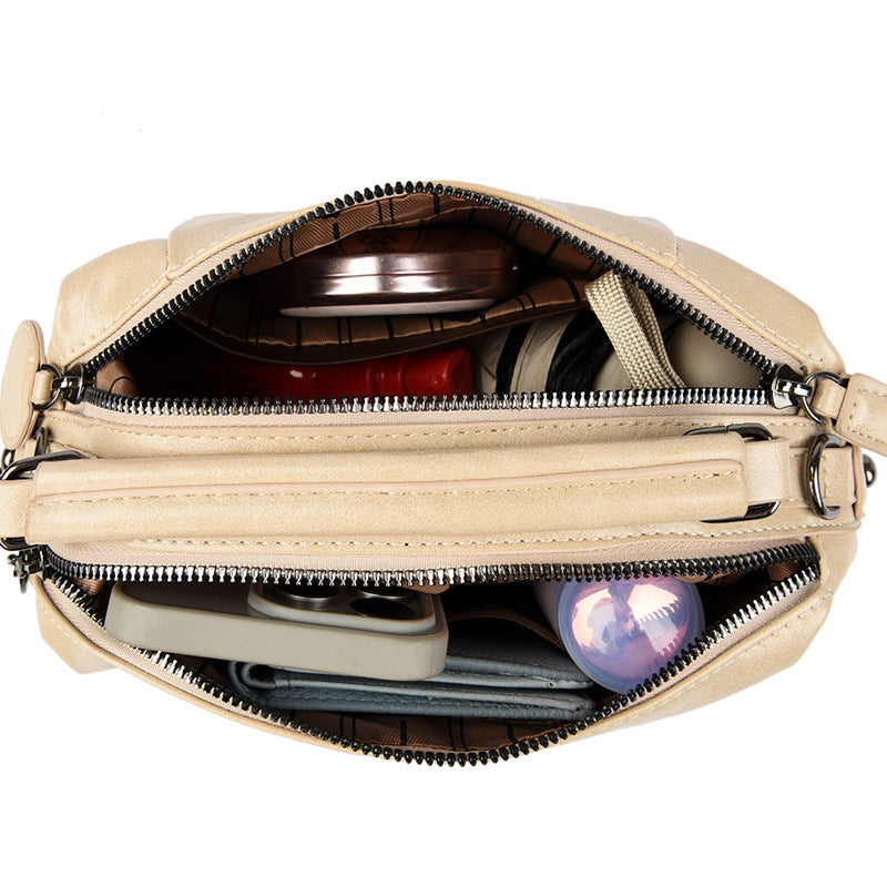 Messenger Bag Korean Simple Soft Leather Pillow Bag Large Capacity Oil Wax Leather Ladies Hand Bag Daily Office Bag