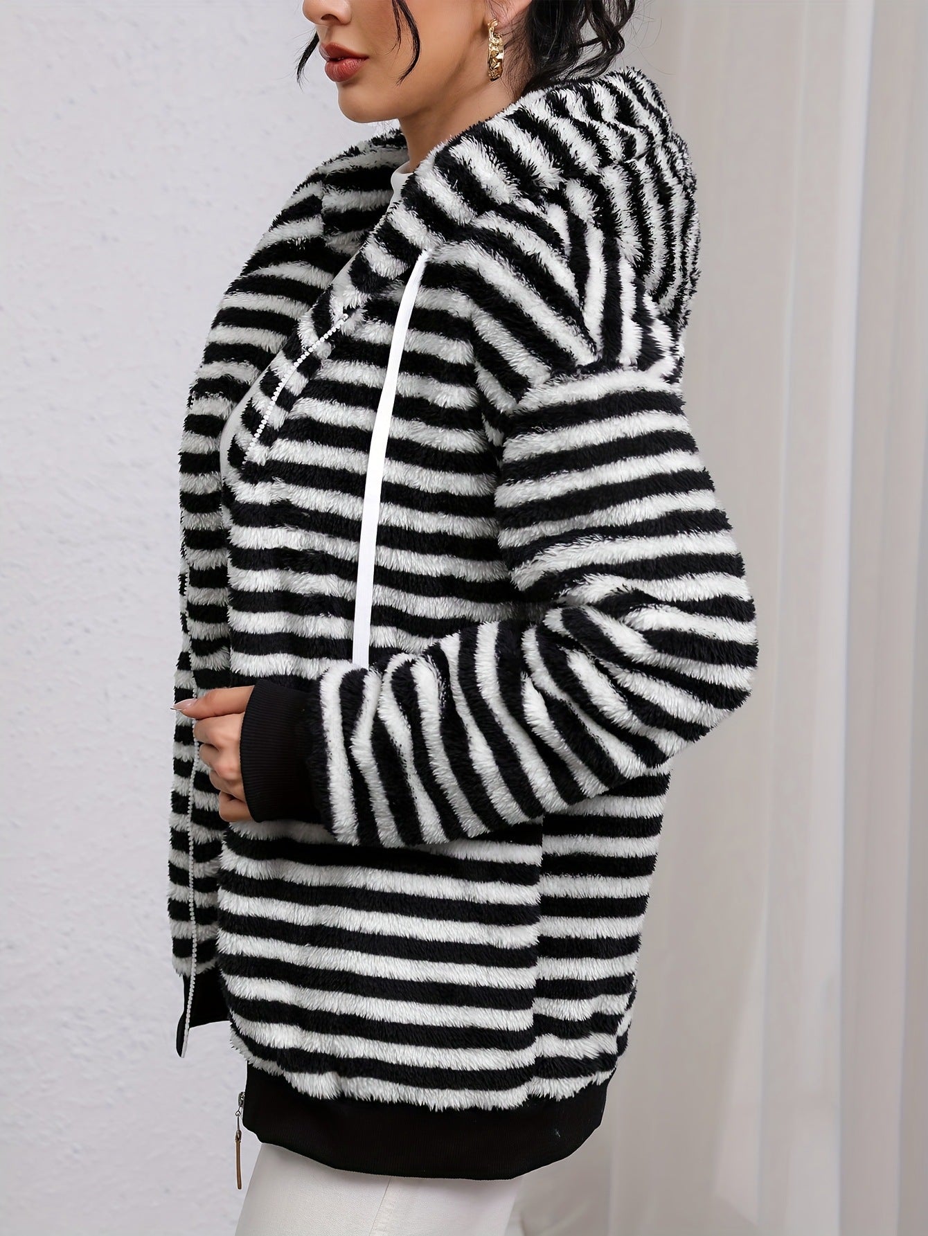 Autumn Winter Lazy Plush Design Black White Striped Hooded Jacket