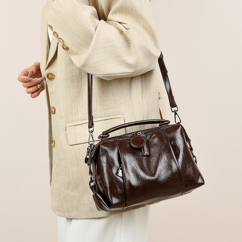 Messenger Bag Korean Simple Soft Leather Pillow Bag Large Capacity Oil Wax Leather Ladies Hand Bag Daily Office Bag