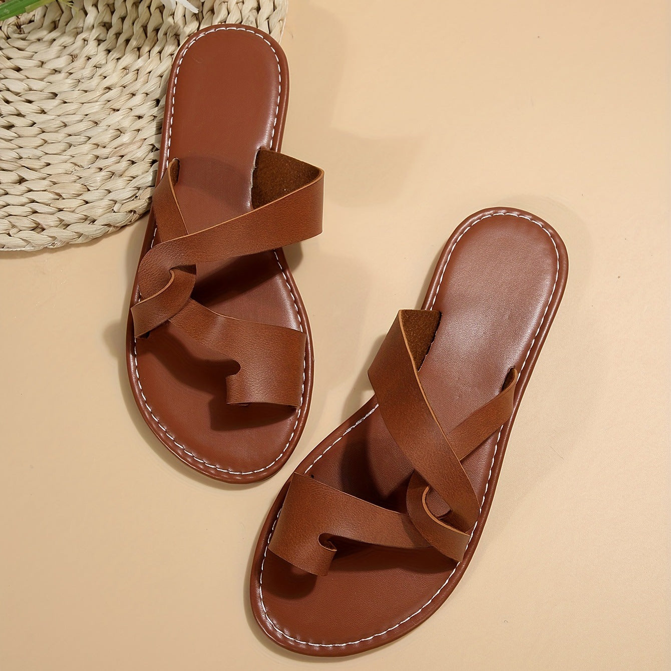 Retro Flat Bottom Toe Ring Slippers Women Wear with Cross Beach Slippers